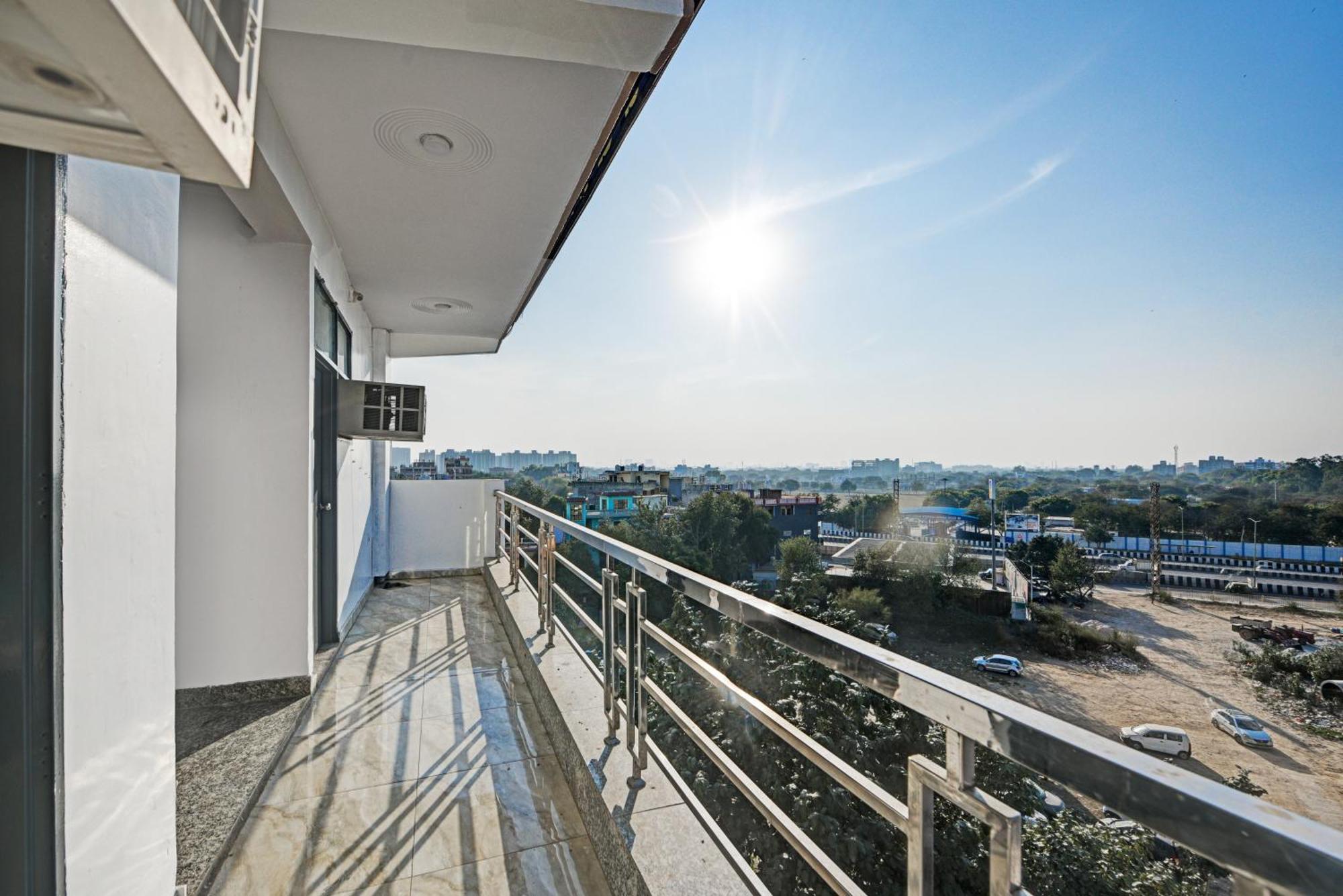 Royal Spark Inn1 - Medicity Gurugram, Near Medanta Hospital Gurgaon Extérieur photo